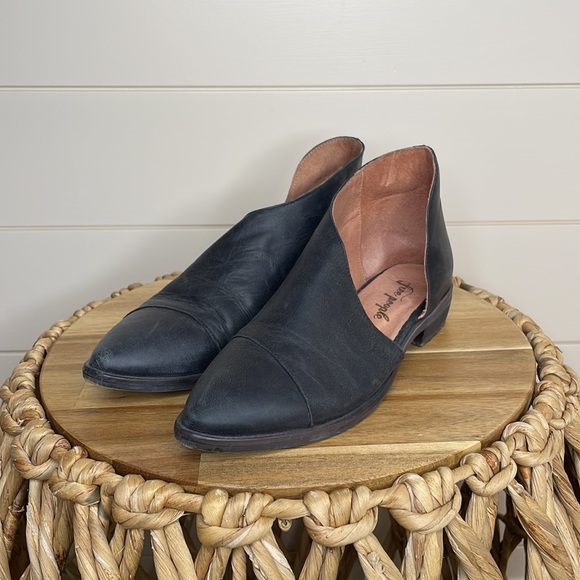 Free People Royale Booties Cut Out Loafer Black Leather Size 36 - Picture 3 of 9